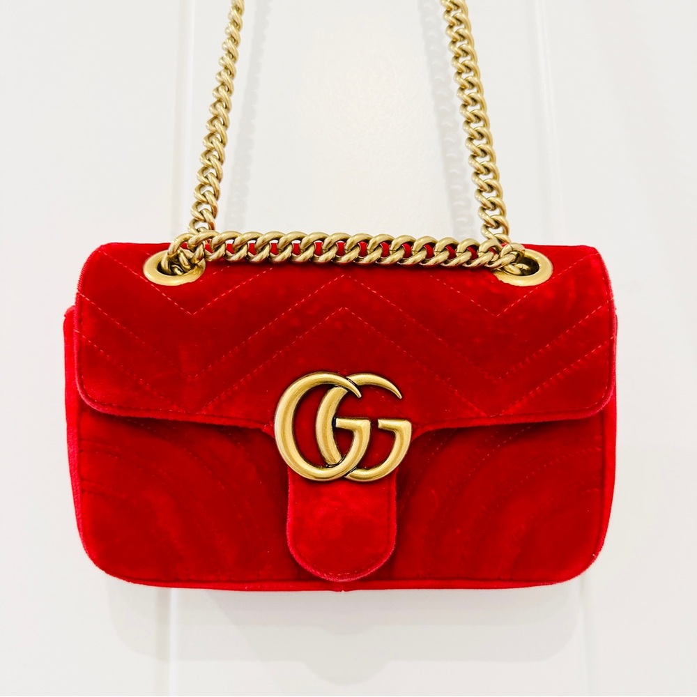 Gucci GG Marmont Velvet Shoulder Bag in Hisbiscus Red (Pre-Owned)